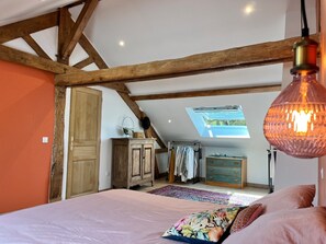 4 bedrooms, iron/ironing board, WiFi