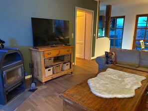 Smart TV, caminetto