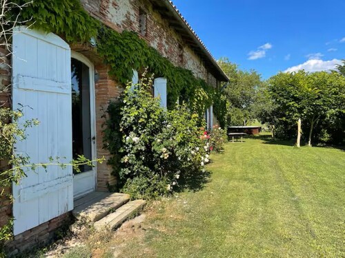 Cottage with breathtaking views of the Pyrenees
