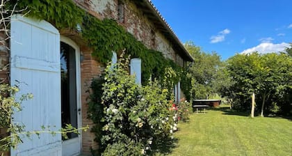 Cottage with breathtaking views of the Pyrenees