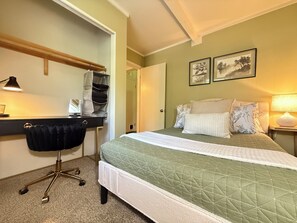 2 sovrum, skrivbord, strykjärn/strykbräda och gratis wi-fi