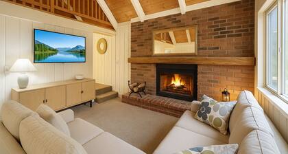 Cozy Chalet Getaway Near The Highlands - Sleeps 8
