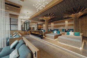 Een sauna, een stoombad, lichaamsbehandelingen, hotstone-massages