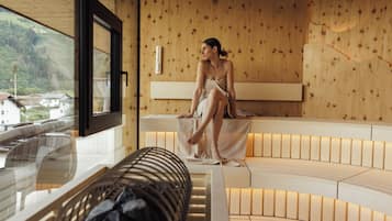 Sauna seca, sauna a vapor, massagens com pedras quentes