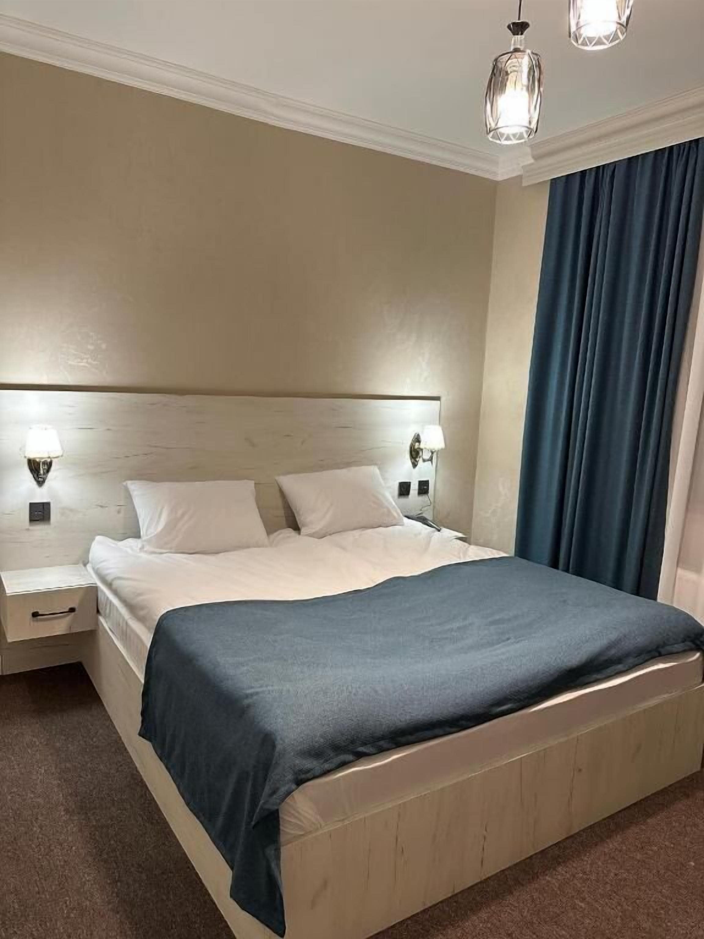 Quarto casal luxo, sacada, vista para a cidade | Roupas de cama premium, frigobar, cofres nos quartos, escrivaninha