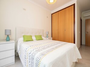 2 bedrooms, iron/ironing board, free WiFi, bed sheets - Platan Apartment, Portimão, Algarve (Portimão)
