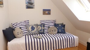 4 bedrooms, iron/ironing board, free WiFi, bed sheets