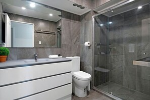Bathroom - Sunny Surfers Stay - Beach & Tram at your doorstep (Surfers Paradise)