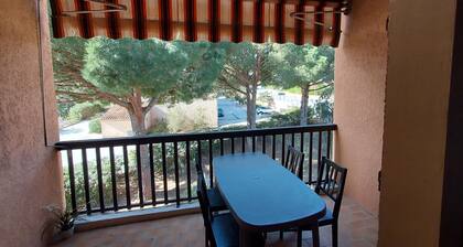 Apartment swimming pool residence le Trident in Hyères, Giens