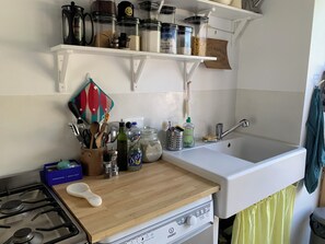 電子レンジ、コンロ、食器洗い機