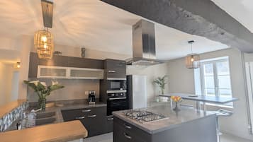 Kühlschrank, Mikrowelle, Geschirrspüler