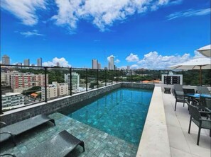 Pool - Cozy apartment in Ondina- Salvador, Ba- 400 m from the beach (Ondina Salvador)