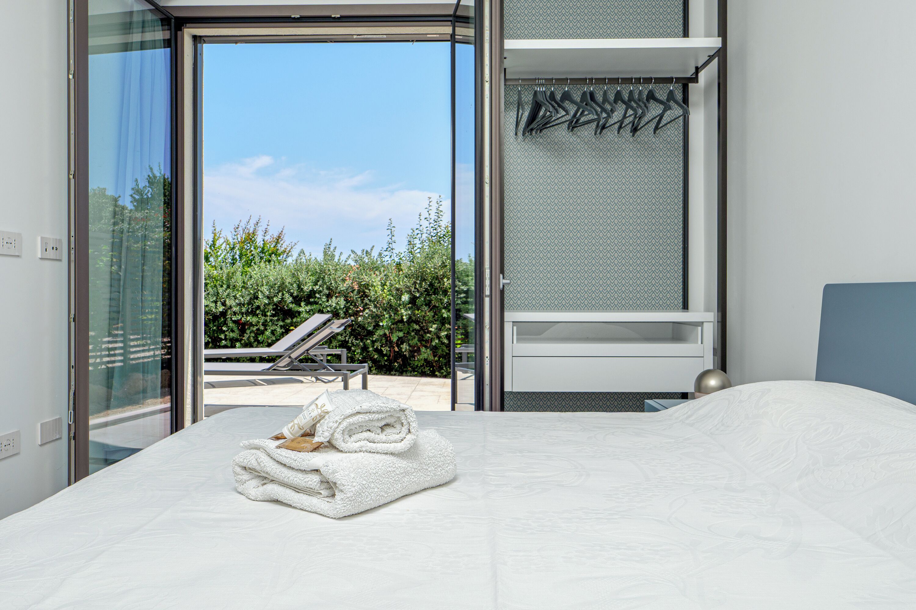 3 chambres, fer et planche à repasser, Wi-Fi, draps fournis