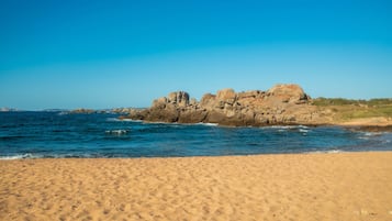 Una spiaggia nelle vicinanze