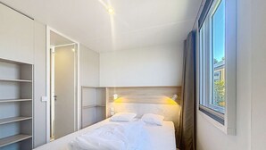 3 bedrooms, free WiFi - Comfortable mobile home 6 pers, 3 beds, 2 bath, near beach, cleaning included (Jullouville)