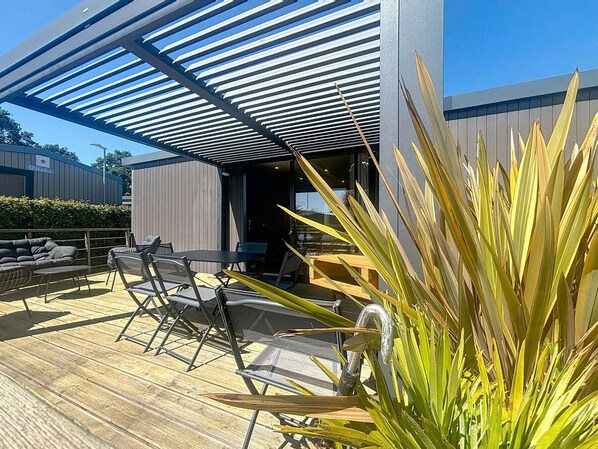 屋外ダイニングエリア