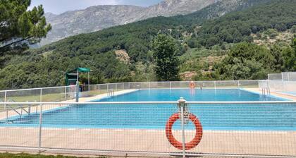 Casa de vacaciones 'Johana' con vistas a la montaña y terraza privada