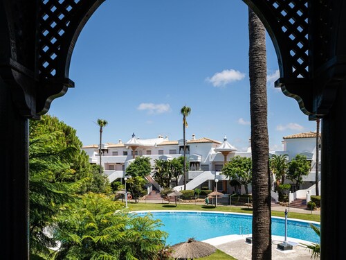 Comfortable apartment with private garden near La Barrosa