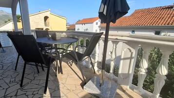 Apartment (One Bedroom Apartment with Garden Vie) | Balkon