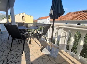 Apartment (One Bedroom Apartment with Garden Vie) | Balcony