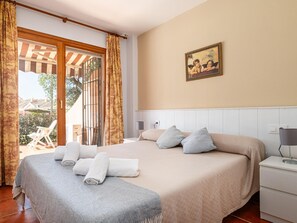 2 bedrooms, free WiFi, bed sheets - Apartment with Terrace and Pool View - Novo Sancti Petri (Chiclana de la Frontera)