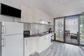 Kühlschrank, Mikrowelle, Ofen, Herdplatte