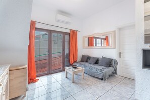 Living area - Vacation 'Chiara' with Mountain View and Shared Pool (Costa Adeje)