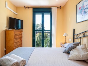 2 bedrooms, free WiFi, bed sheets - 2-bedroom Apartment with Terrace in Aldea del Coto (Chiclana de la Frontera)