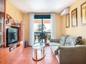 TV - 2-bedroom Apartment with Terrace in Aldea del Coto (Chiclana de la Frontera)