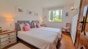 3 chambres, fer et planche à repasser, Wi-Fi, literie fournie