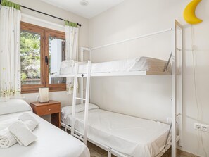 Free WiFi, bed sheets