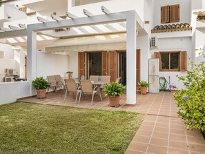 Outdoor dining - Charming Apartment in Chiclana de la Frontera (Chiclana de la Frontera)