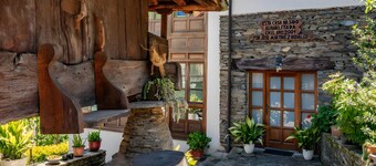 Apartamento 'Puente Del Narcea 3' con vistas a la montaña, terraza privada y Wi-Fi