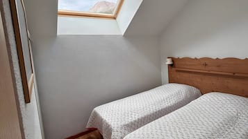 3 slaapkamers, een strijkplank/strijkijzer, wifi, beddengoed
