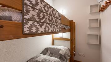 3 habitaciones, tabla de planchar con plancha y wifi