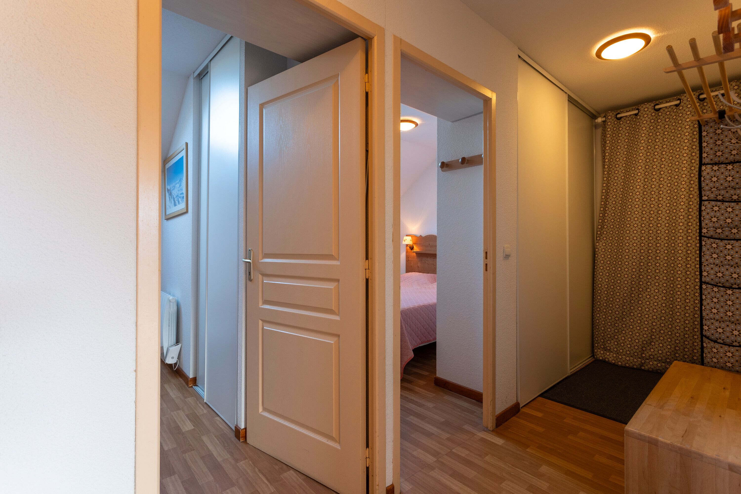 3 slaapkamers, een strijkplank/strijkijzer, wifi, beddengoed