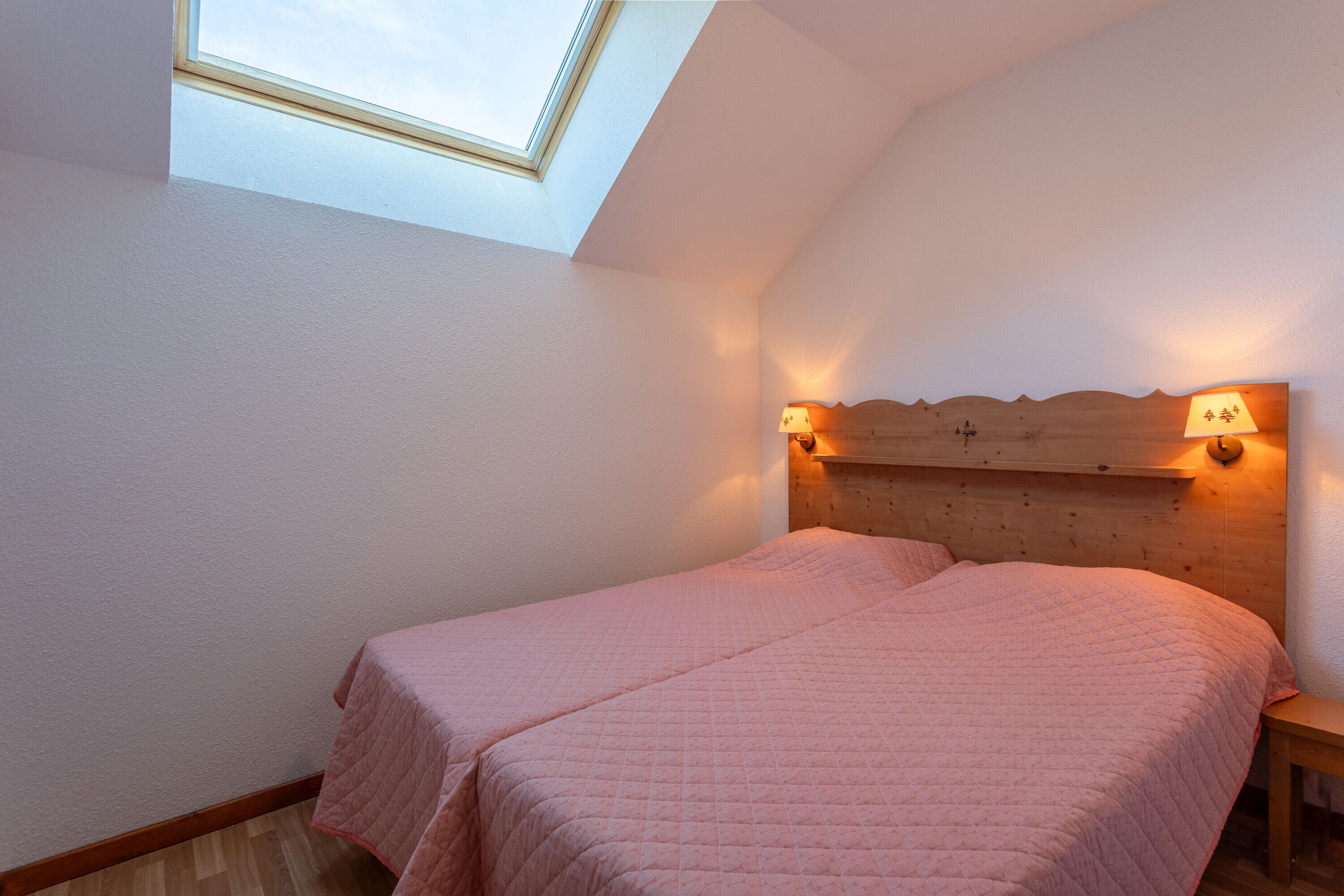 3 多间卧室、熨斗/熨衣板、WiFi、床单