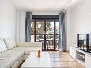 TV - Bright apartment with terrace in Cádiz (Chiclana de la Frontera)