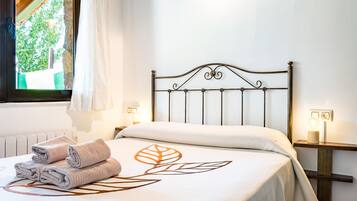3 slaapkamers, een strijkplank/strijkijzer, wifi, beddengoed