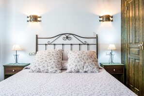 3 chambres, fer et planche à repasser, Wi-Fi, literie fournie