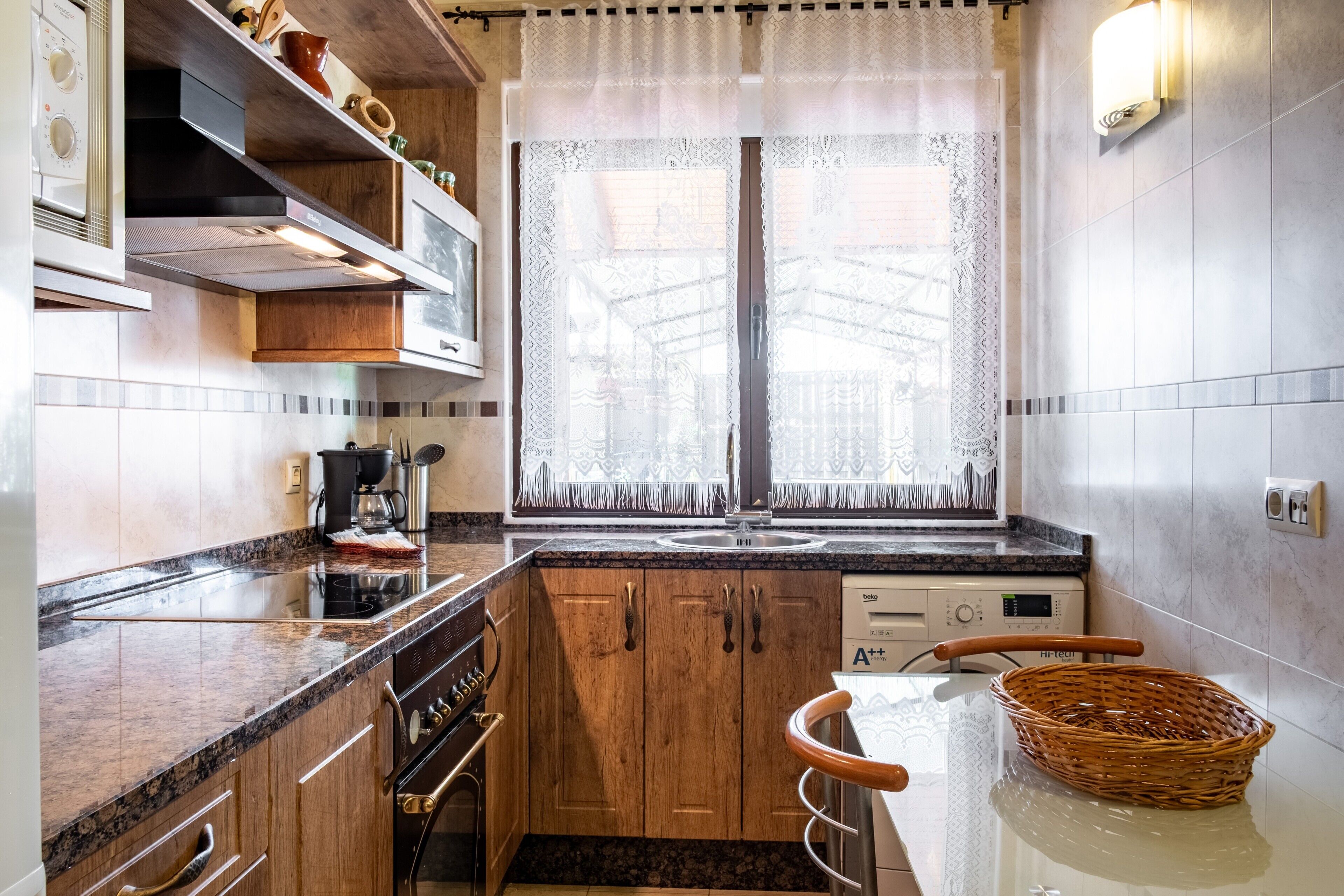 Frigorífic, microones, forn i placa de cuina 