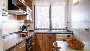 Frigorífic, microones, forn i placa de cuina