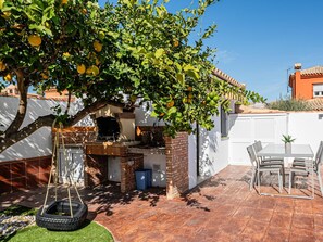 Outdoor dining - Luxury villa in Chiclana, close to the beach (Chiclana de la Frontera)