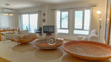 Deluxe Condo, Balcony, Sea View | Iron/ironing board, free WiFi