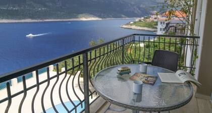 Mona Apart with Sea Platform