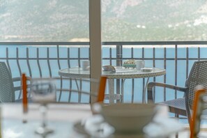 华丽公寓式客房, 阳台, 海景 | 熨斗/熨板、免费 WiFi