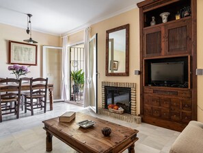 TV - Spacious house in Chiclana with private garden and terrace, ideal for 6 people (Chiclana de la Frontera)