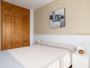 2 bedrooms, free WiFi, bed sheets - Comfort and privacy in Chiclana: 2 bedrooms, private garden, pets welcome (Chiclana de la Frontera)