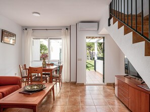 Interior - Elegant townhouse near the beach with pool and parking (Chiclana de la Frontera)