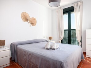 2 bedrooms, free WiFi, bed sheets - 2-Bedroom Apartment with Terrace and Parking in Chiclana (Chiclana de la Frontera)